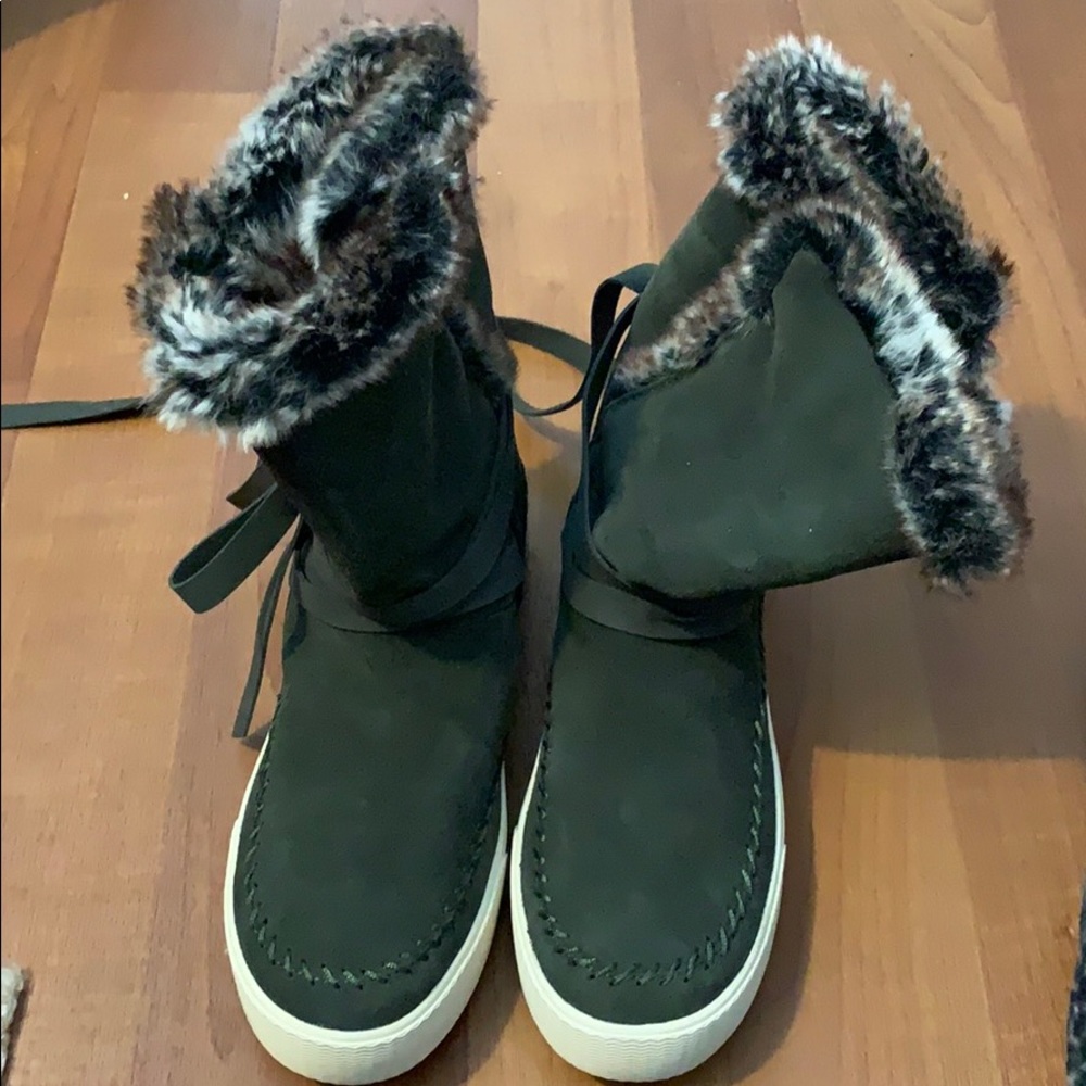TOMS Boots